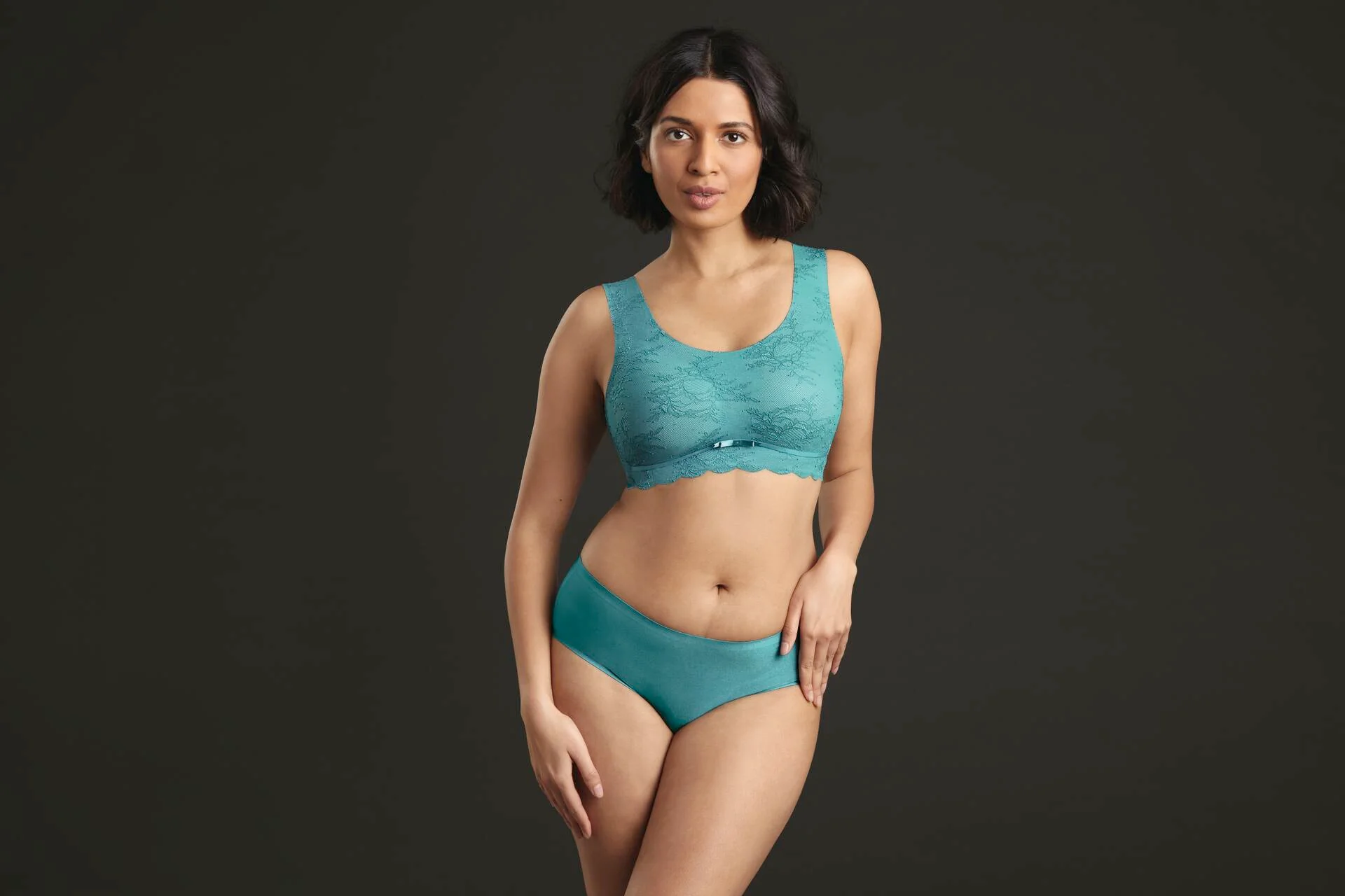 Essentials lace - Image 3